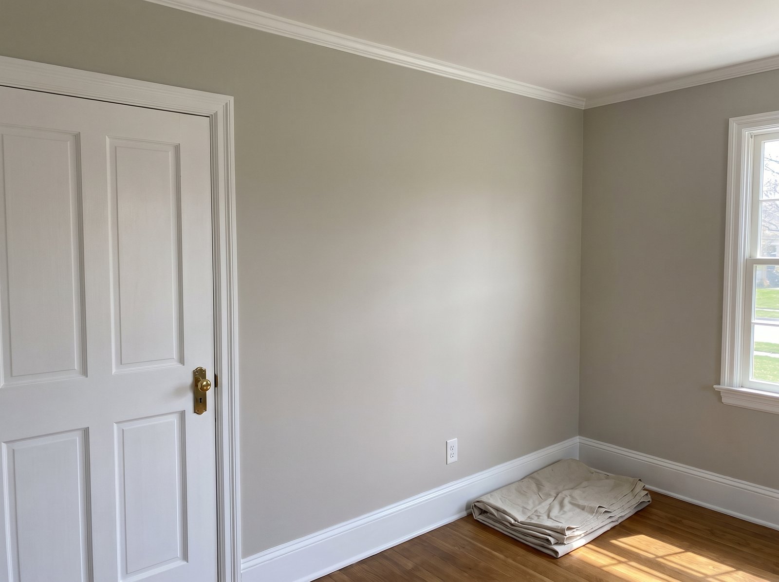 Example of a freshly painted room with crisp white trim