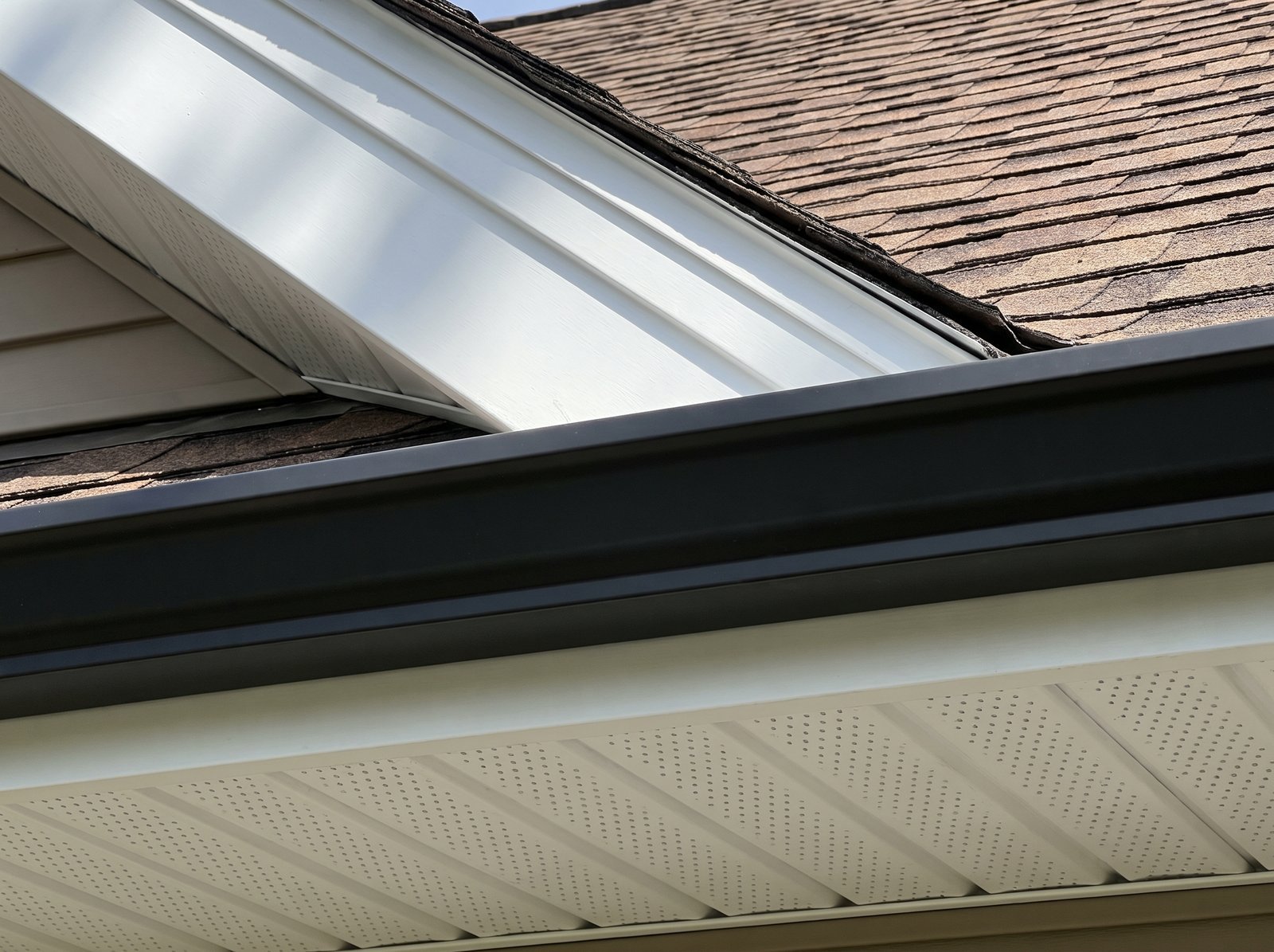 Example of a new fascia board with a gutter attached